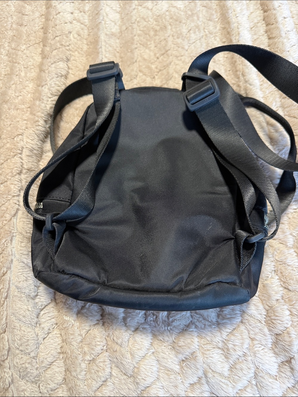 Lululemon Nylon NWOT mini cross bag & backpack - Picture 2 of 5
